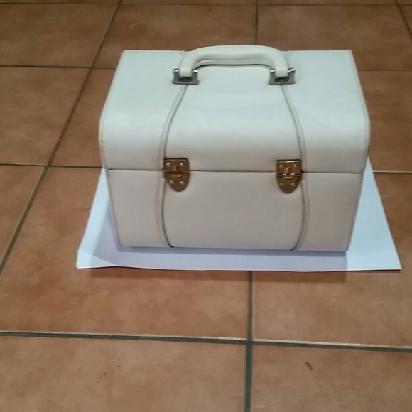COPY - vintage cream Tosca makeup case - Picture 4 of 7